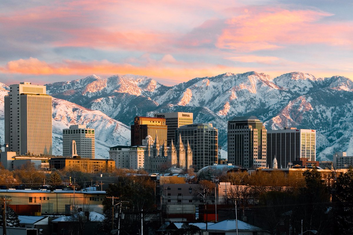 VisitUtahUK's tweet photo. Utah's a movie-makers dream. Epic landscapes have led Hollywood to shoot 900+ films in our state, but which ones? https://t.co/5YoWNWslvl https://t.co/gkZJpFuNtq