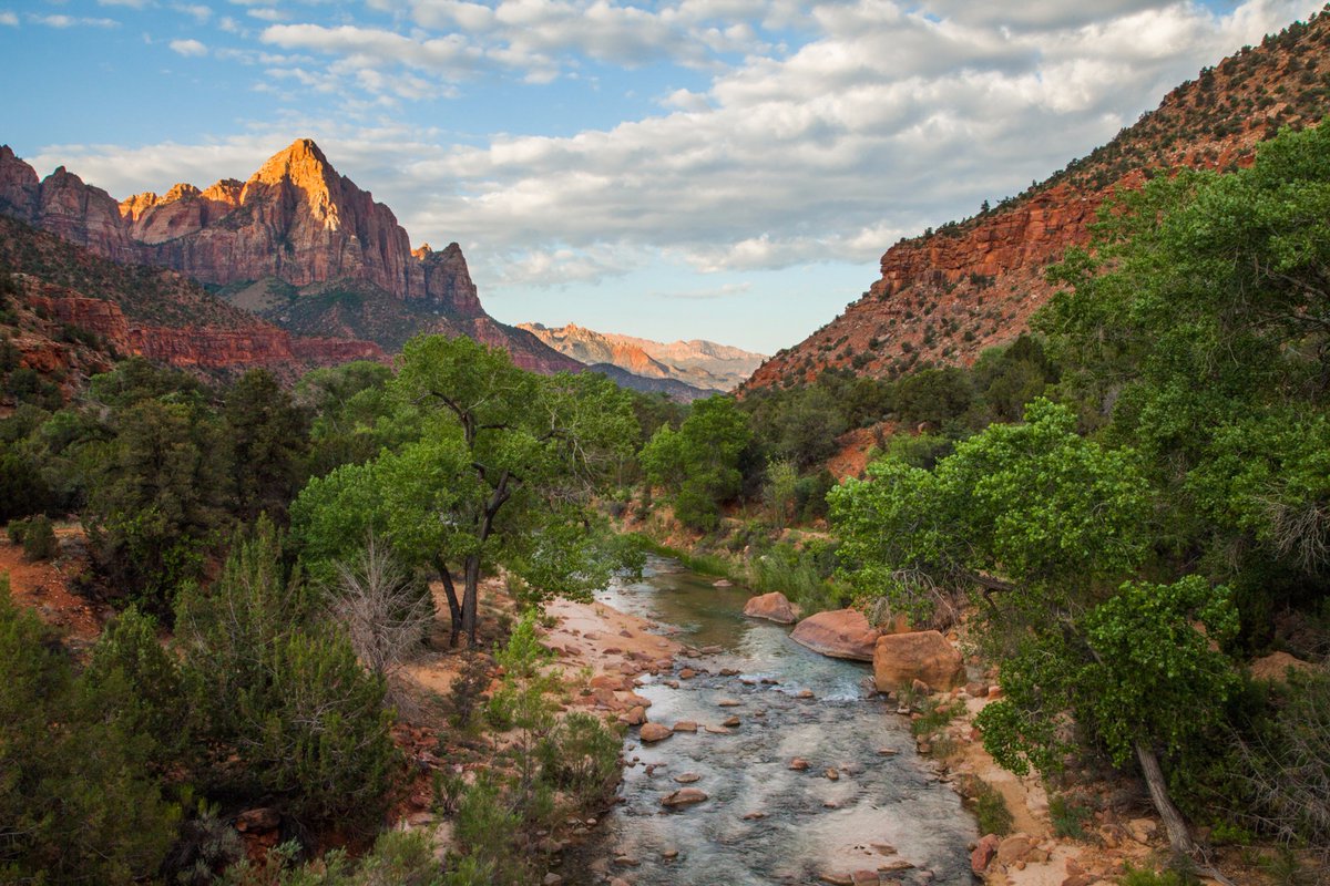 VisitUtahUK's tweet photo. Utah's a movie-makers dream. Epic landscapes have led Hollywood to shoot 900+ films in our state, but which ones? https://t.co/5YoWNWslvl https://t.co/gkZJpFuNtq