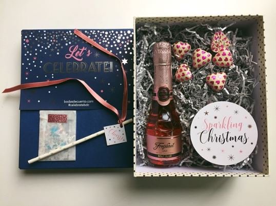 ¡Un millón de gracias, <a href="/BodasdeCuento/">Bodas de Cuento™</a>! En la redacción de #revistaNovias estamos encantadas con vuestro regalito de #Navidad.