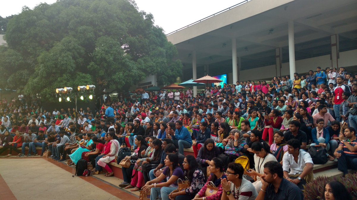 thedesiabroad's tweet image. edge_verve: RT Longrocker: Jam packed crowd at fEVer Inaugural #fEVerFun edge_verve