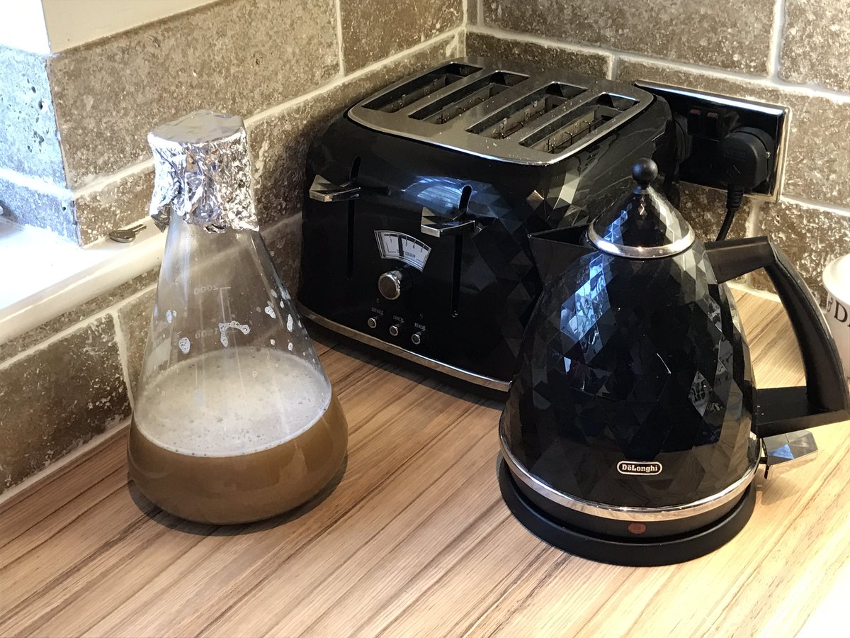 HowbeckAles's tweet image. Pretty standard kitchen shot at my gaff!