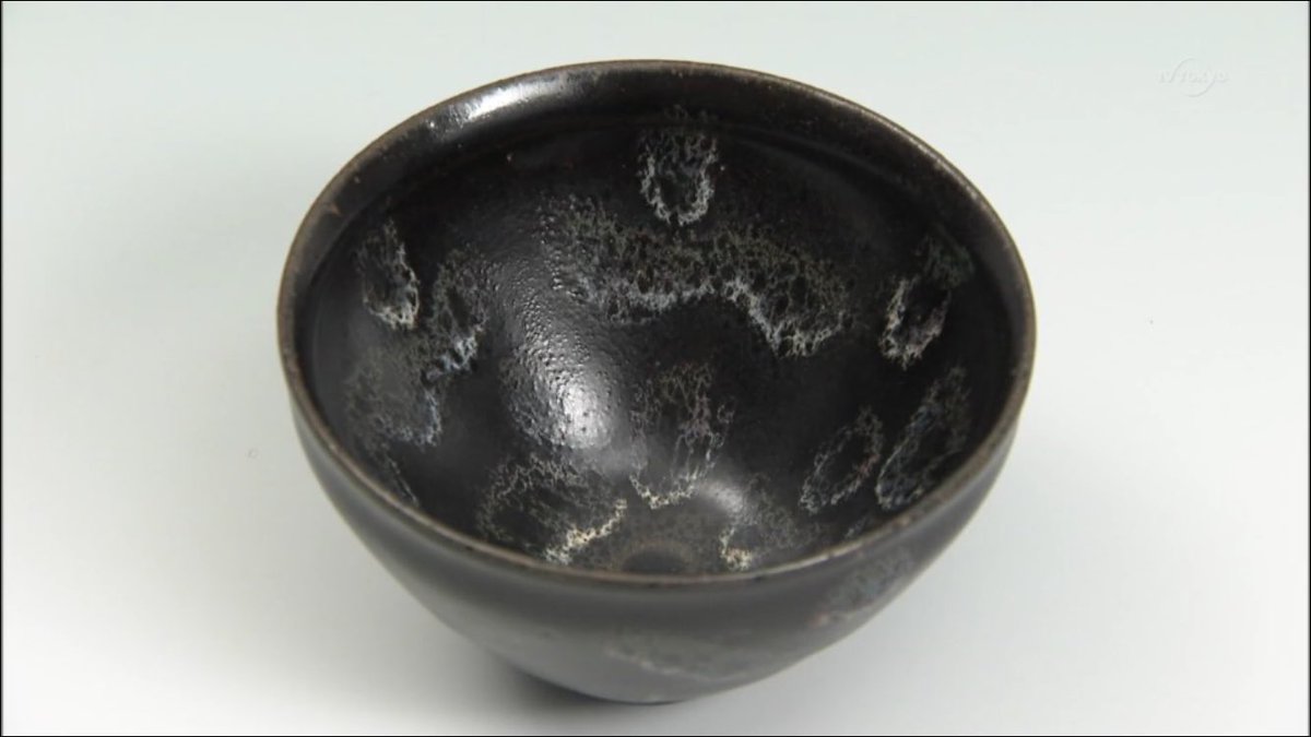 前川ヤスタカ Ar Twitter 曜変天目茶碗の持主のラーメン店主は今日かなり顔が売れたので 店で出すラーメンどんぶりをこれのレプリカにすれば良いのではないか