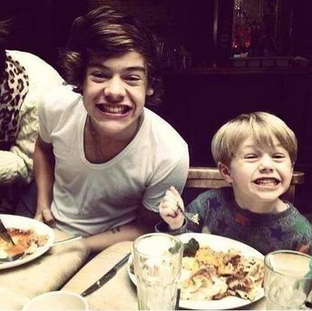 28thjoon's tweet photo. #LittleThingsTOHarry C😍😻❤U😍😻❤T😍😻❤E https://t.co/2Bw6pCZQaW