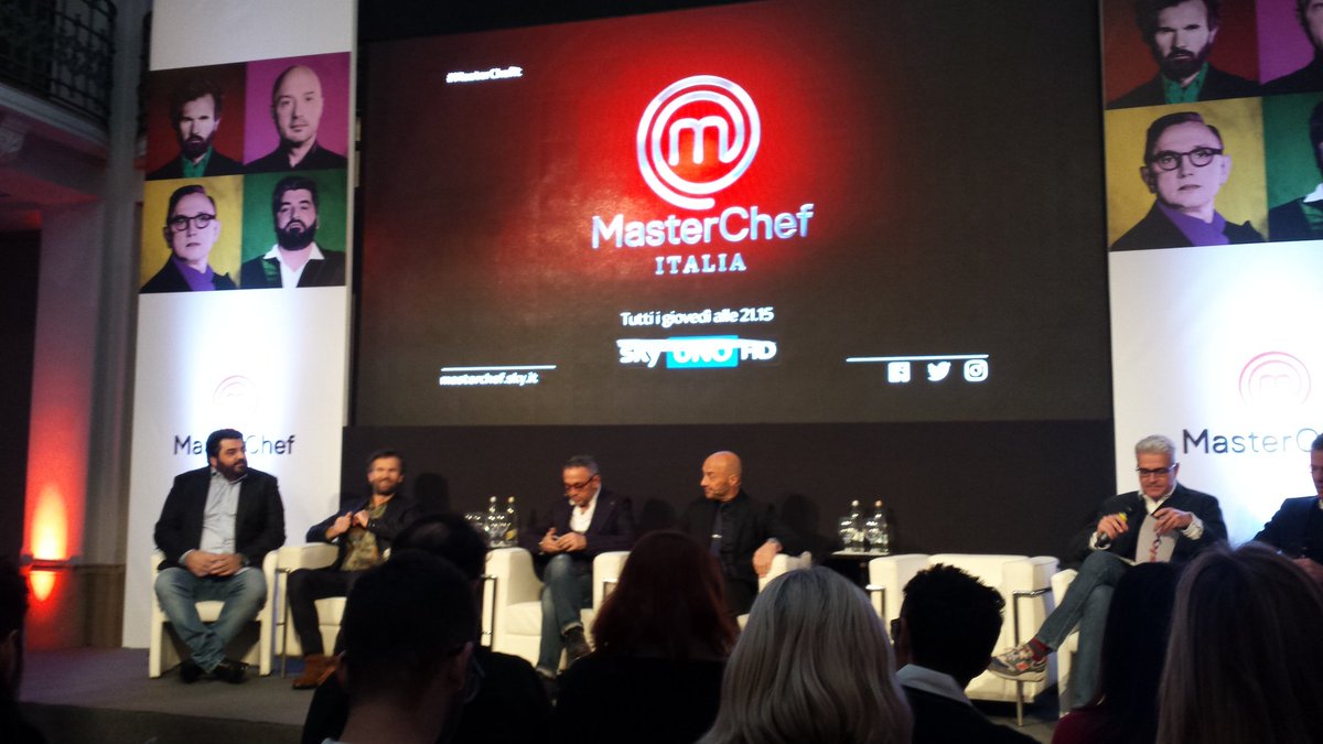 TumblingMi's tweet photo. Il 22 dicembre si alza il sipario su #MasterChefIt! Ecco i giudici alla conferenza stampa del programma di @SkyUno https://t.co/i3hEVhpCCb