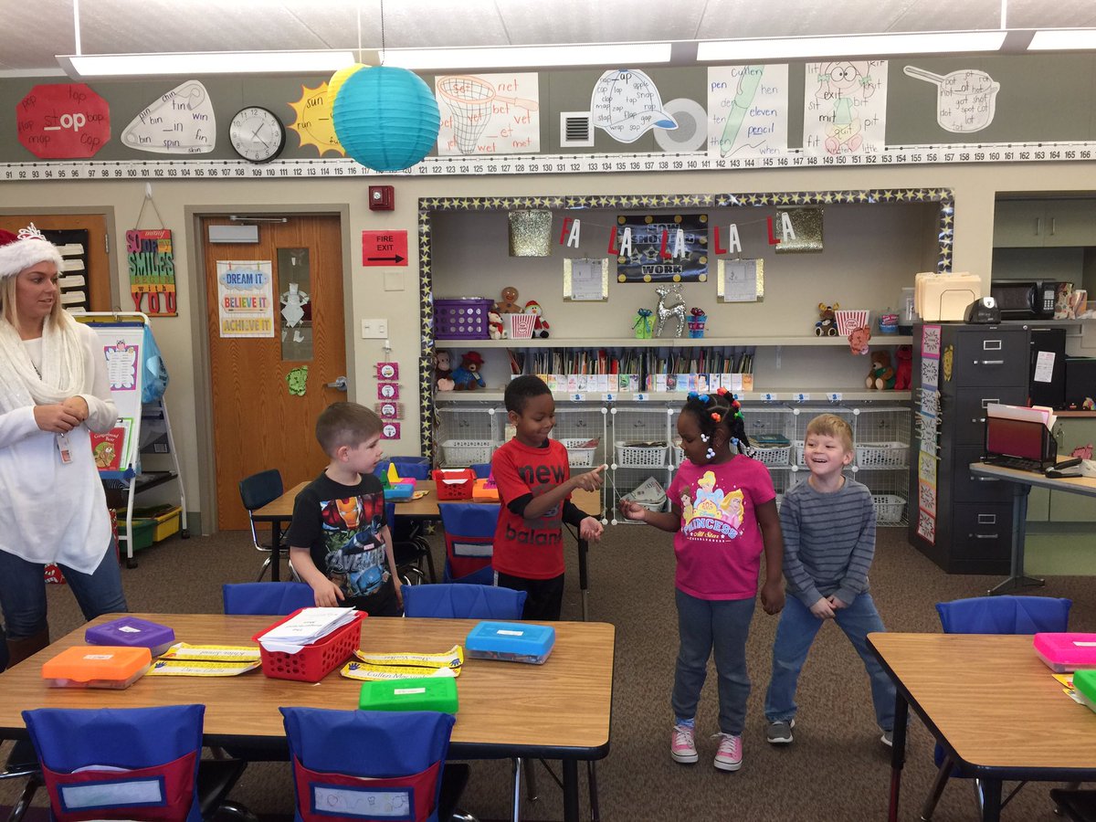 Ss leveraging the power of email to learn about sharing and communicating in <a href="/kinder_kiddos1/">Miss Hassler's Class</a> K class #wilsonsd