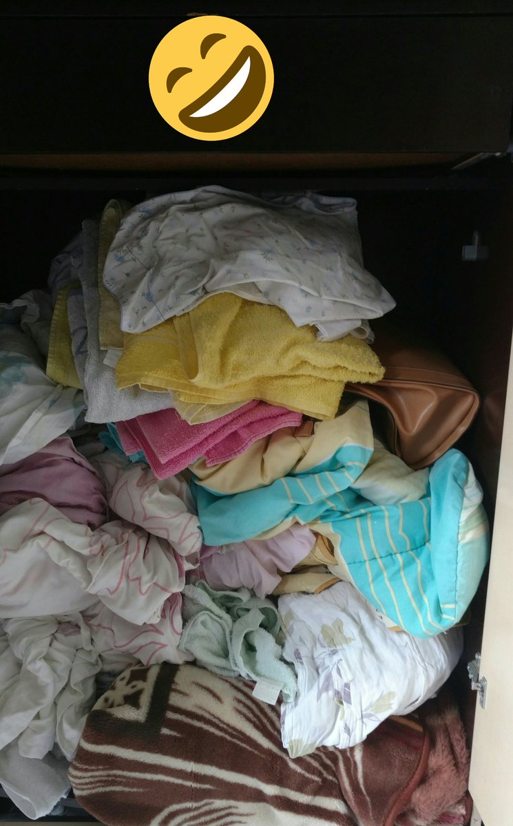Roupas em cima da cama Clearance