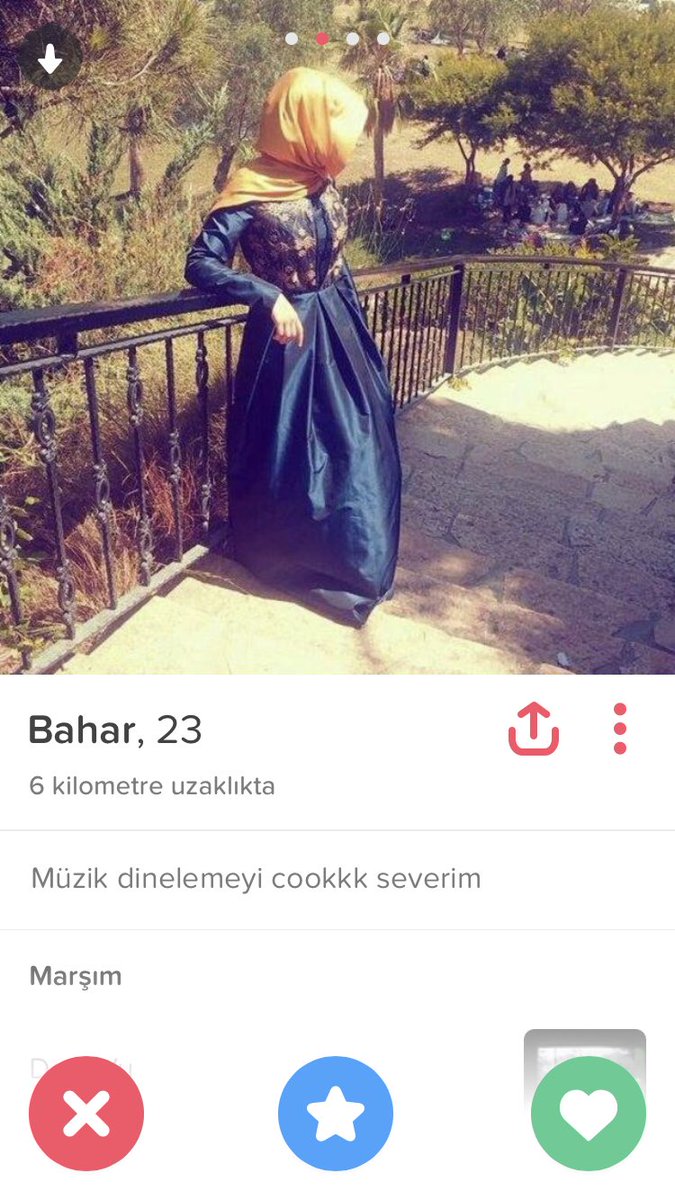 kamu_sutra's tweet photo. Kız görünmezlik pelerinini bulmuş aq 😂😂 https://t.co/qa2slzPSfz