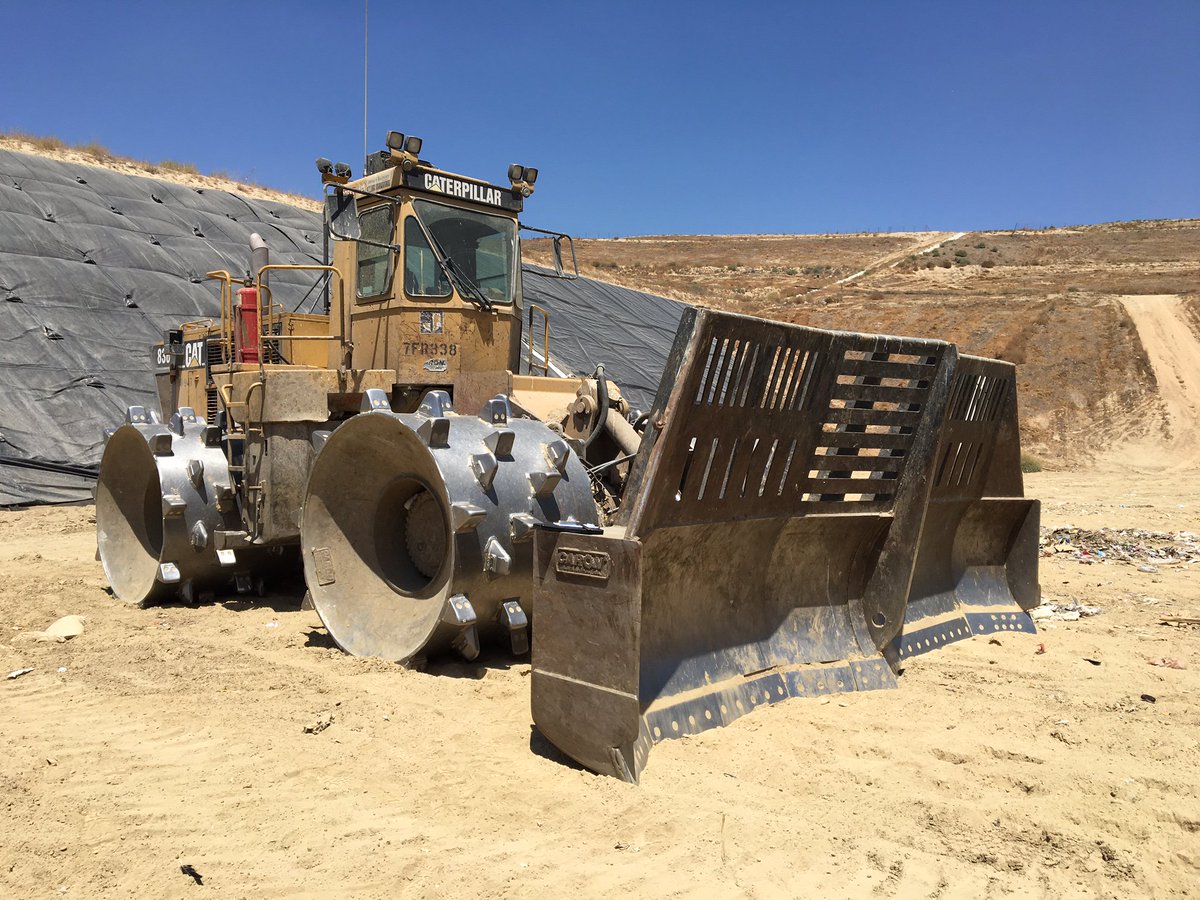 CaronCompactor's tweet image. 1998 CAT 836 with 30,000 Hours 
Original CARON Wheels &amp;amp; CARON DSU Blade
Re-Tipped 3 times with CARON Pin-On Caps