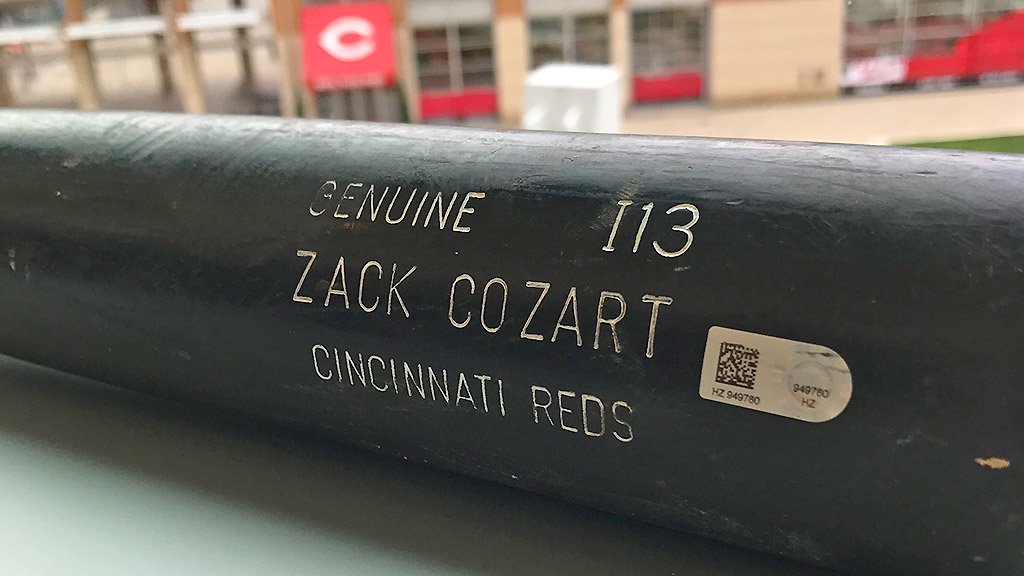 Reds's tweet image. Happy 9th day of #Redsmas! Today's gift is a Zack Cozart bat! Retweet this by 4pm ET to enter to win. 🎁