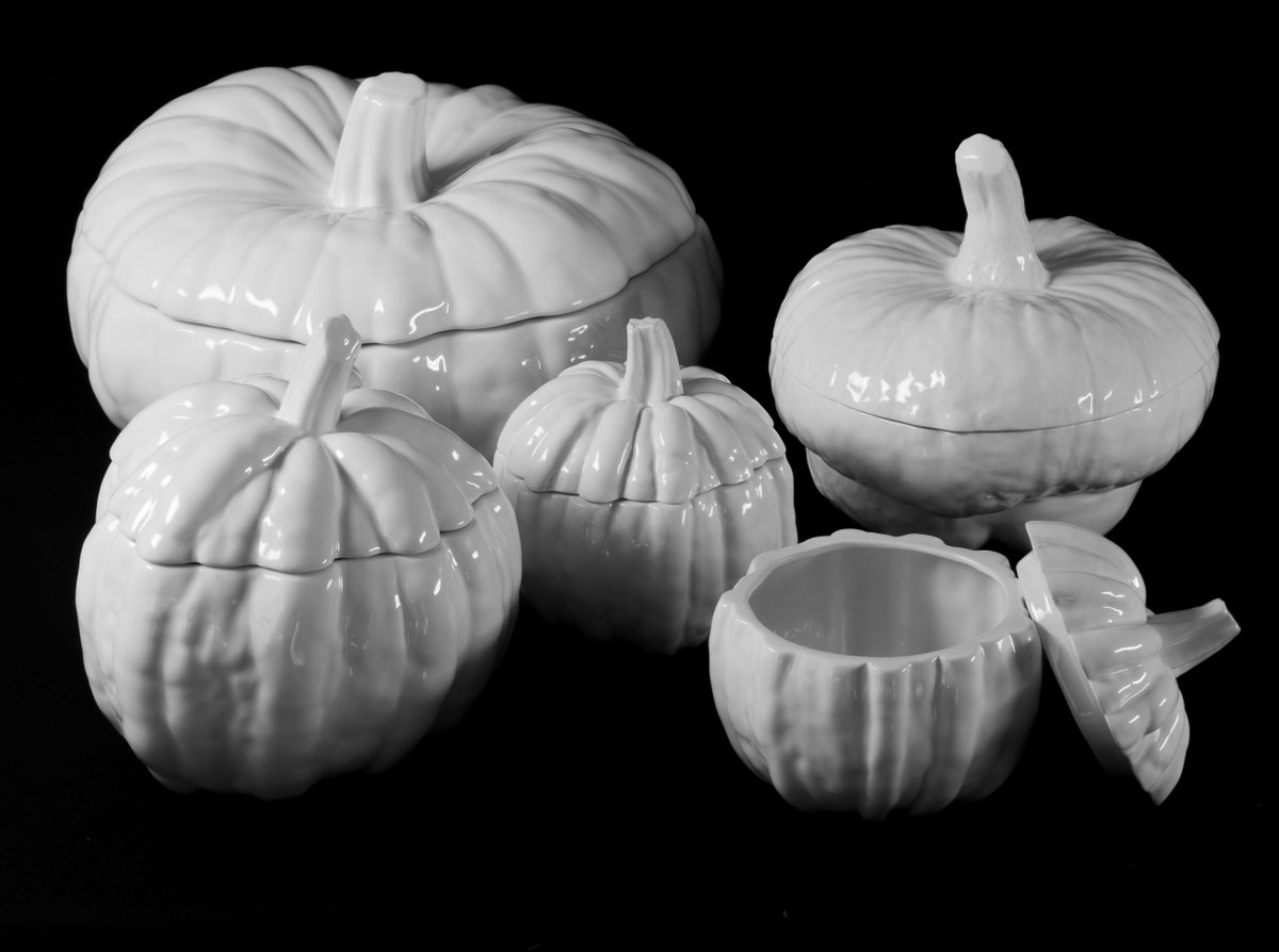Turn your seasonal table laying into the stuff of legend with <a href="/eligo_it/">ELIGO</a>'s Pumpkin tureens. Shop now #WallpaperSTORE #Holidays #Table #Design
