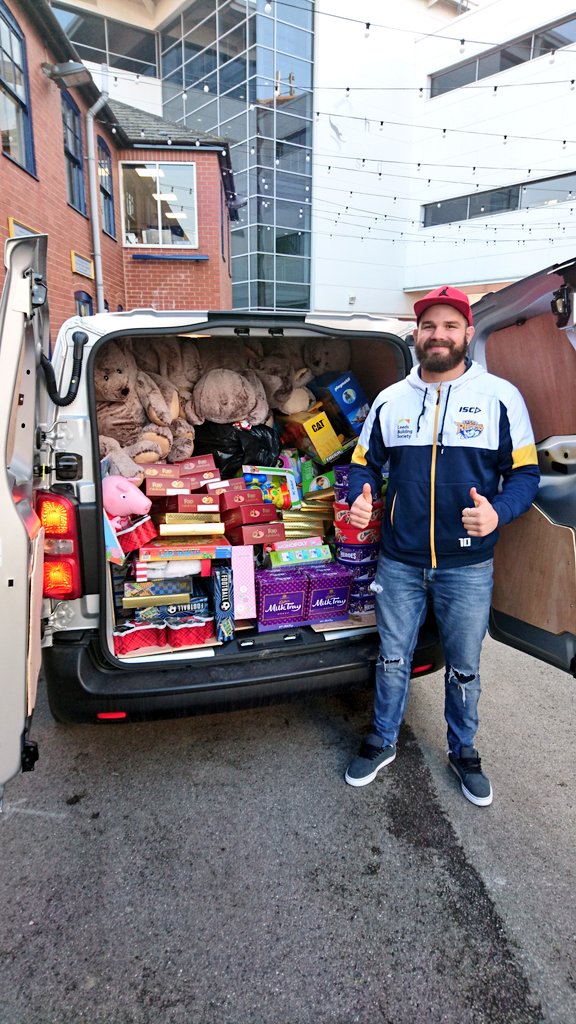 Massive thank you to <a href="/asda/">Asda</a> Morley who today supplied me with literally a van load of toys and treats for the @LCH_Appeal #xmasday 🎄 🎁 🎅 👏