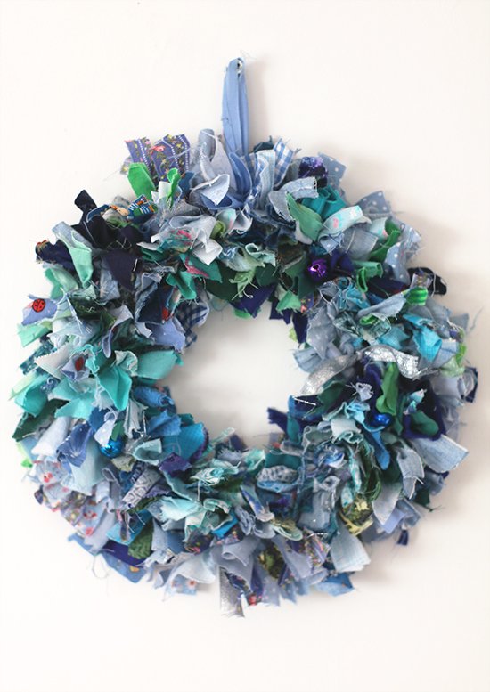 What are you making this year? Try this lovely wreath! dawnchorusstudio.com/rag-wreath-tut… #homemadechristmas #ChristmasCrafts #DIYChristmas #ragwreath