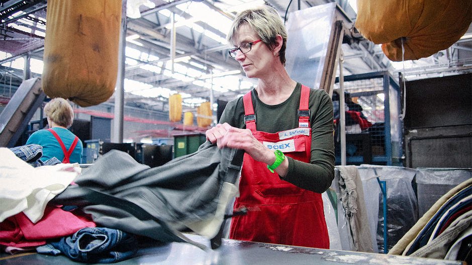 StyleSelectTech's tweet image. Fast fashion doesn&apos;t have to hurt the environment. @hm is investing in fabric recycling #sustainability bit.ly/2ibO1gt