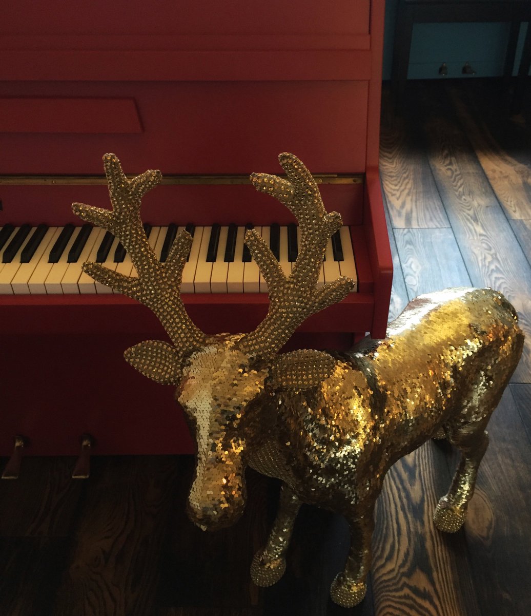 PianoShopBath's tweet photo. Pink piano &amp; gold glitter, getting our Christmas on at the piano shop #itsbeginningtolookalotlikechristmas #paintedpiano #pianodesign https://t.co/DqyJz2FpAu