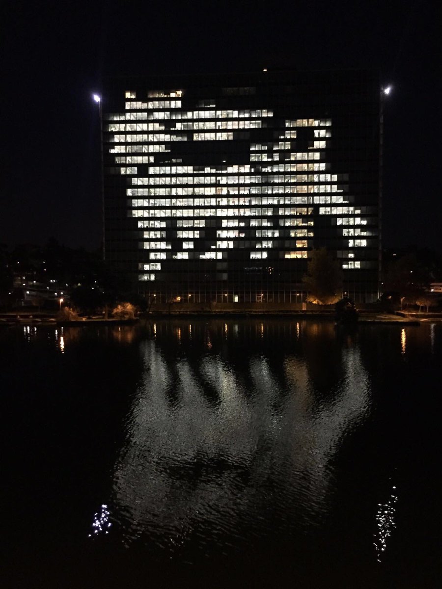 Buon Natale Un Ca.Marco Bardazzi On Twitter Un Cane A Sei Zampe Si Aggira Sul Laghetto Dell Eur Da Stasera Tutte Le Sere Vi Aspetta Per I Vostri Selfie Auguri Di Buon Natale Eni Https T Co Wf2wwtzfeu
