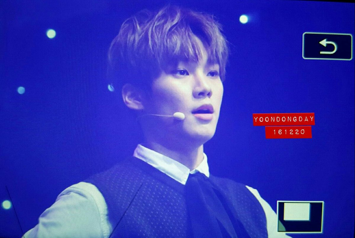 950219net's tweet photo. 161220  ALL THAT K-POP 프리뷰
#헤일로 #HALO #윤동 #김윤동
(@HelloHALO_ )
오랜만에 봤으니까 가분이 좋다💕 https://t.co/2jPCM3hBAg