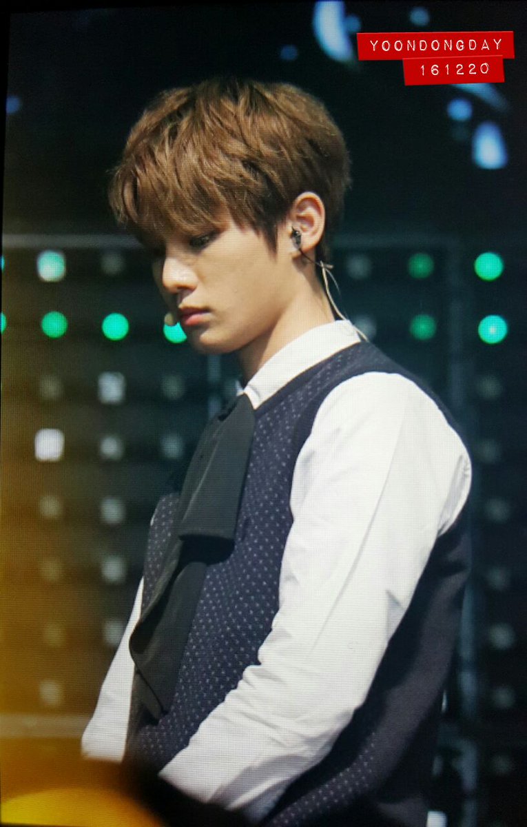 950219net's tweet photo. 161220  ALL THAT K-POP 프리뷰
#헤일로 #HALO #윤동 #김윤동
(@HelloHALO_ )
오랜만에 봤으니까 가분이 좋다💕 https://t.co/aoc6rEY0P3