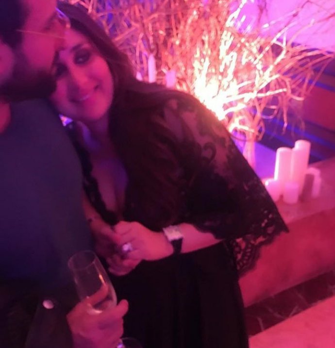 BebosLover's tweet photo. OMG!!!!! I AM FUCKING HAPPY RIGHT NOW!!! ❤😍💋💓💘 MY BEBO AND SAIFUU 😍😙❤ I'M CRYING 😭😭😭😭 #TaimurAliKhanPataudi  #Saifeena https://t.co/9GHgZunnfl