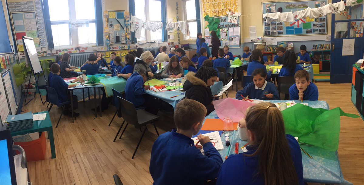 Fun at our craft afternoon in Year 6. Feeling festive 😃🎉🎅🏻🎄