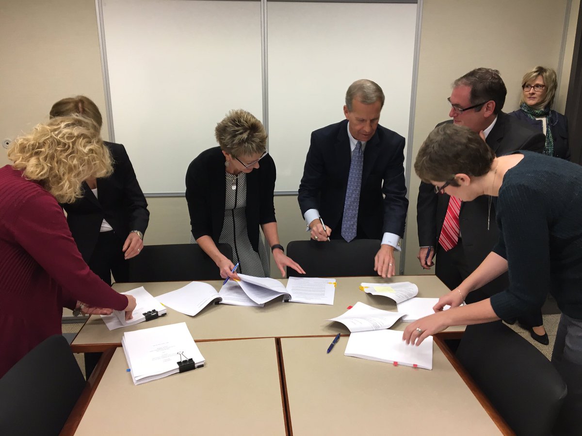 APSCUF's tweet photo. Signing the contracts. https://t.co/ZtnmNsvAvF