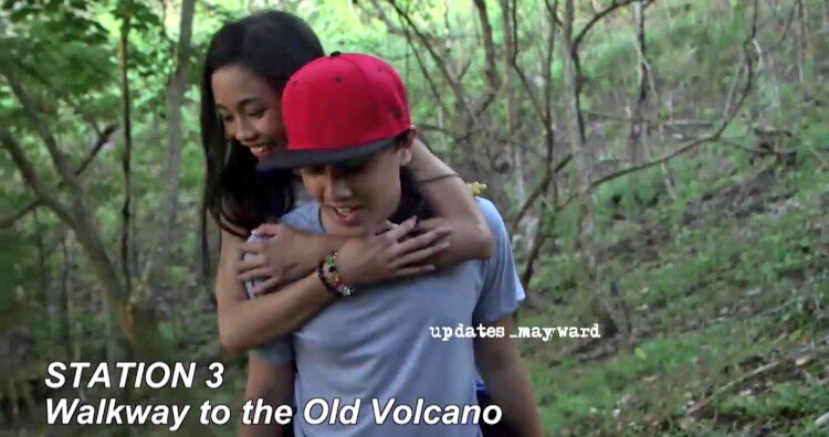 TrisQuatro18's tweet photo. Piggy back ride pa more..Ang sweet lng at nakakatuwa clang tgnan..
ctto

MAYWARD ForStarStudioMag https://t.co/6U9fNmXlTM