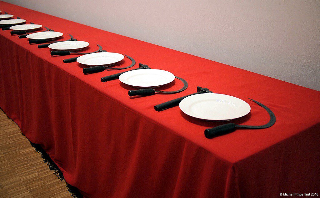 “La Cène” d’Andrei Filippov est à Beaubourg profondeurdechamps.com/2016/12/20/la-…