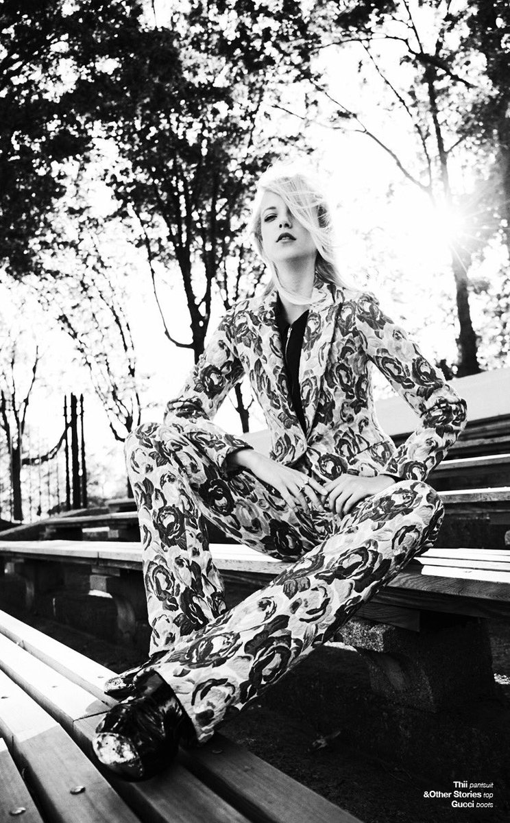 JuteMagazine's tweet photo. Kate @ @onemanagement in #suit by @thiionline @andotherstories top &amp; @gucci #boots 📷 @TerezaJanakova style: @LoliLo13 hmua: @VeronikaRobova https://t.co/w8ylNdzyb8