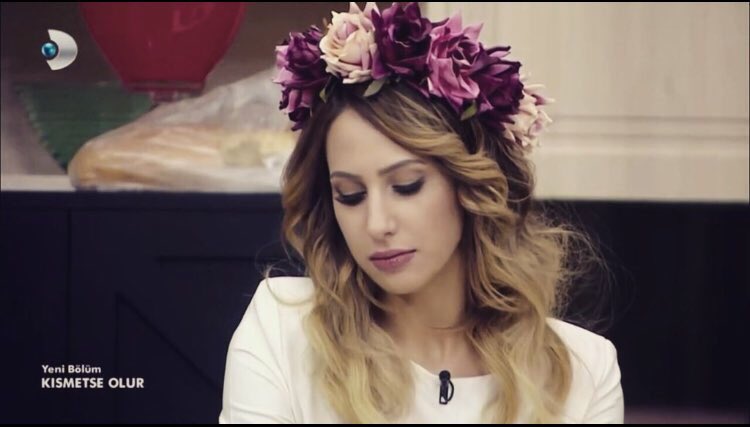 Allah aşkına gidin oy verin şu kızı bu hafta da birinci yapalım, şimdi o sette neler oluyor Allah bilir.
OY VERELİM