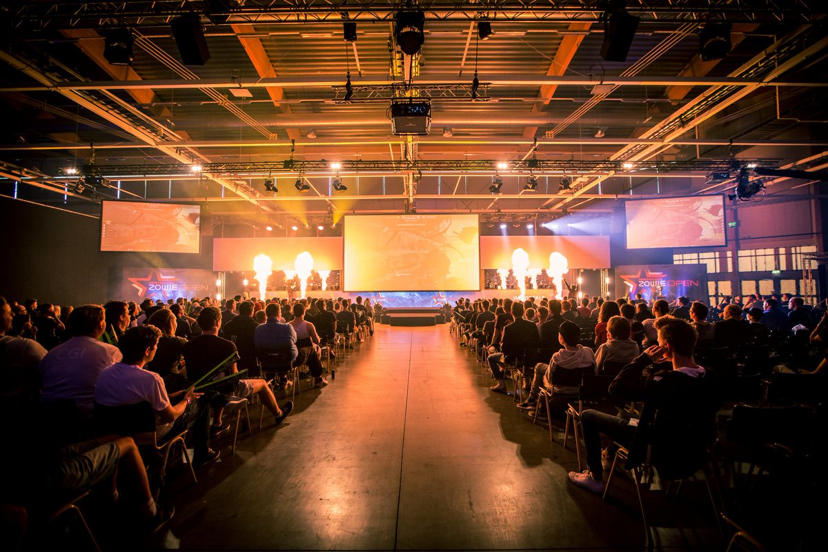 ESLImpact's tweet photo. #TBT from DreamHack Open at #DHS16! https://t.co/Gf4xzpAZug