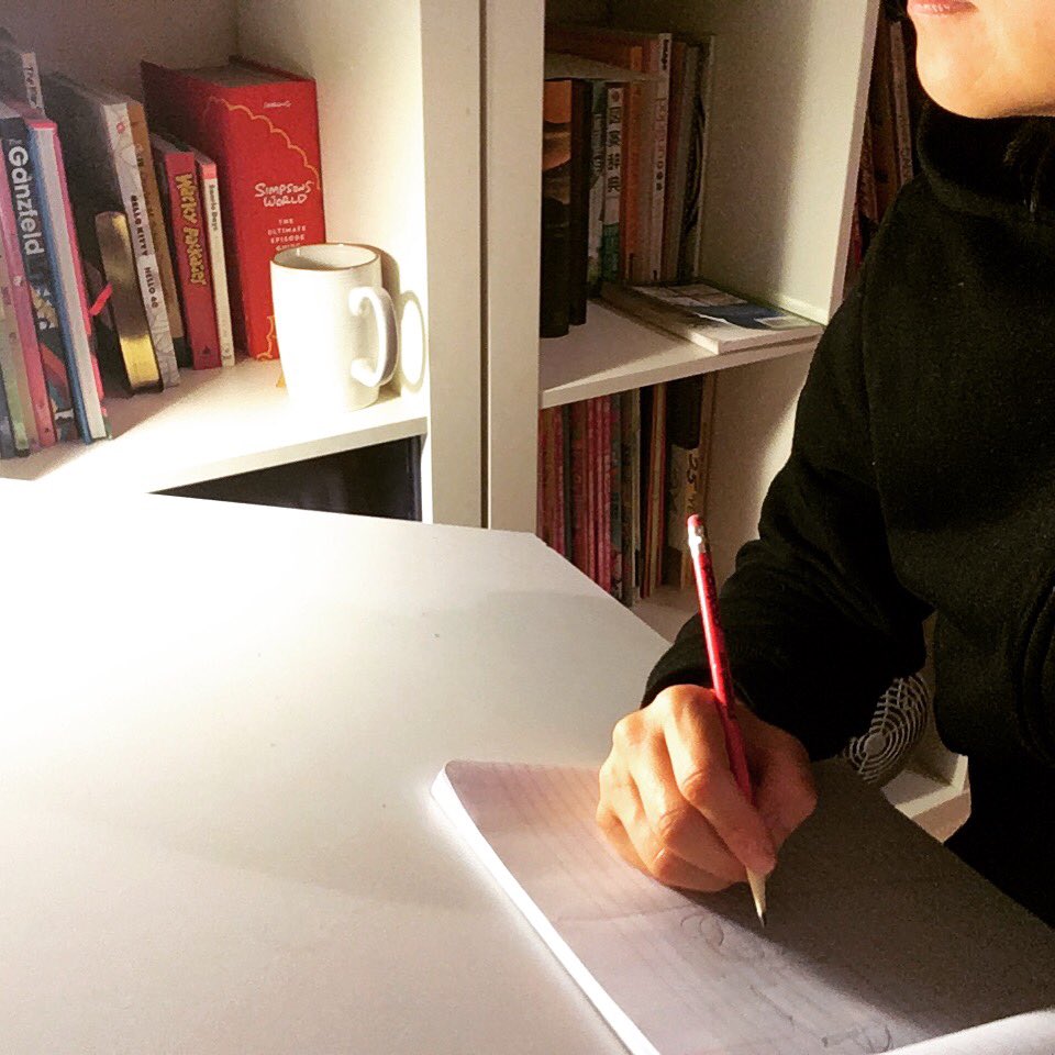 LelaLee's tweet photo. Some mornings I get up around 5am to draw out ideas for #comics. #quietmoments #everyoneissleeping #icanthink https://t.co/hVjsFhZlgJ