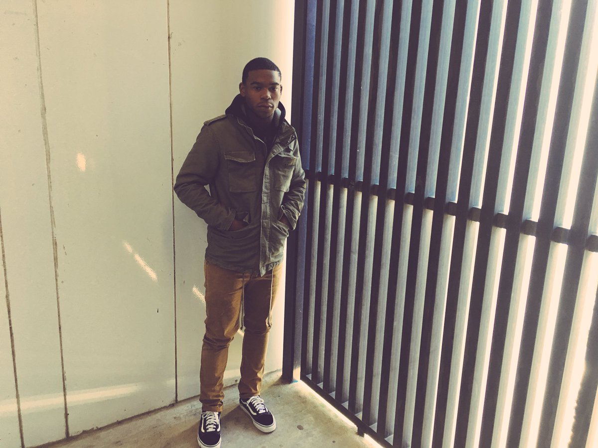 jormainec's tweet photo. 40 oz bounce https://t.co/bGfpwcq56P