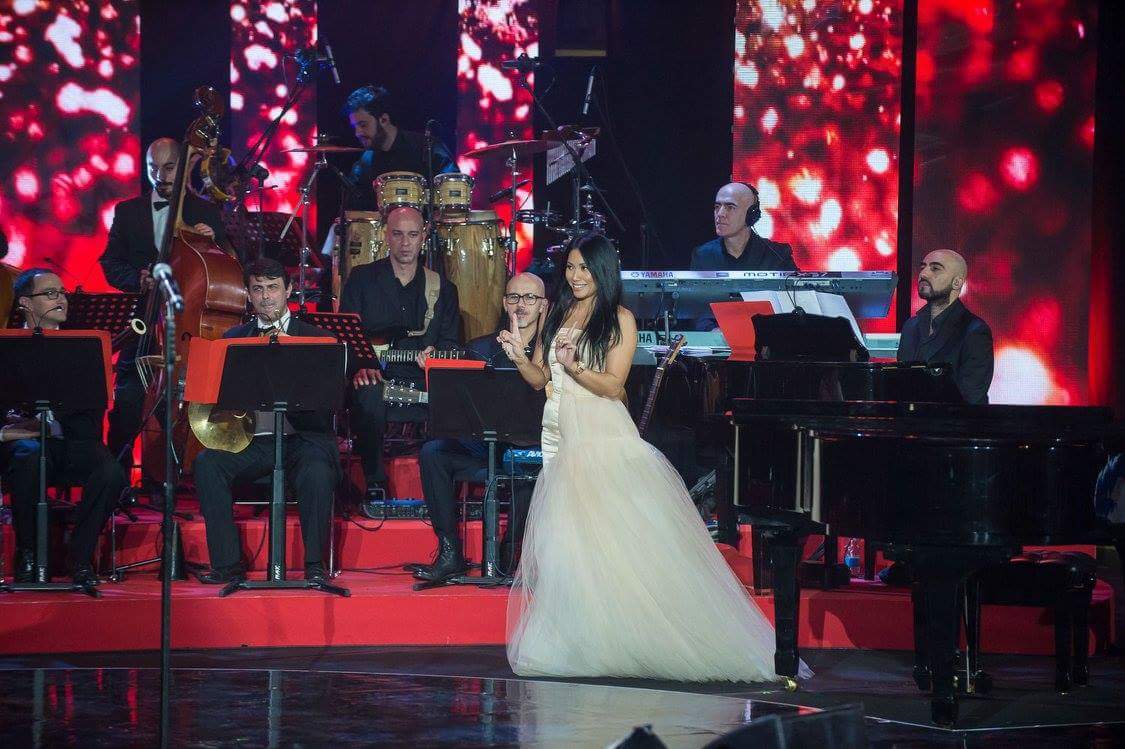 AnggunHistory's tweet photo. 4 days to go, @ConcertoNatale will be aired on Italian Tv, #Canale5. Don't miss @Anggun_Cipta's performance! https://t.co/2ObjQijykS https://t.co/Bunq49qDgH
