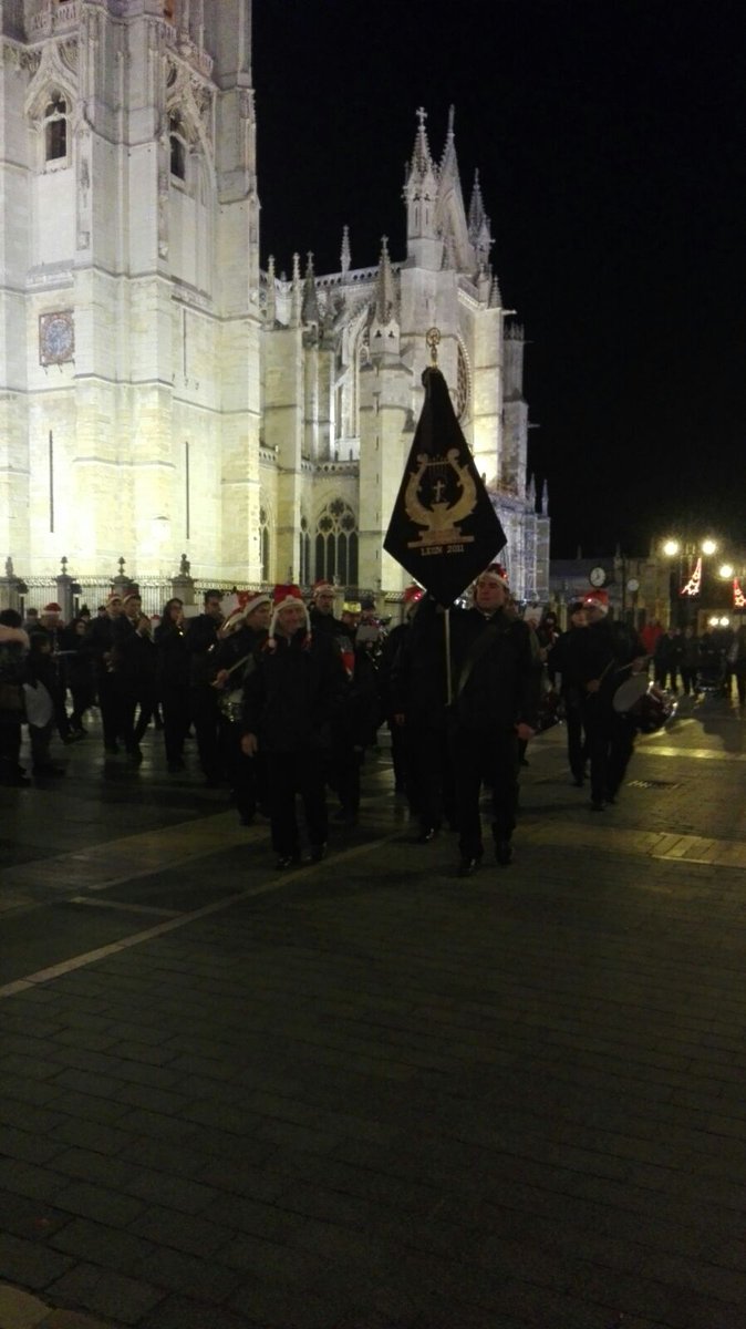 SCPerdonLeon's tweet photo. Una pequeña muestra del pasacalles del sábado pasado. https://t.co/9BW8rjr7JW