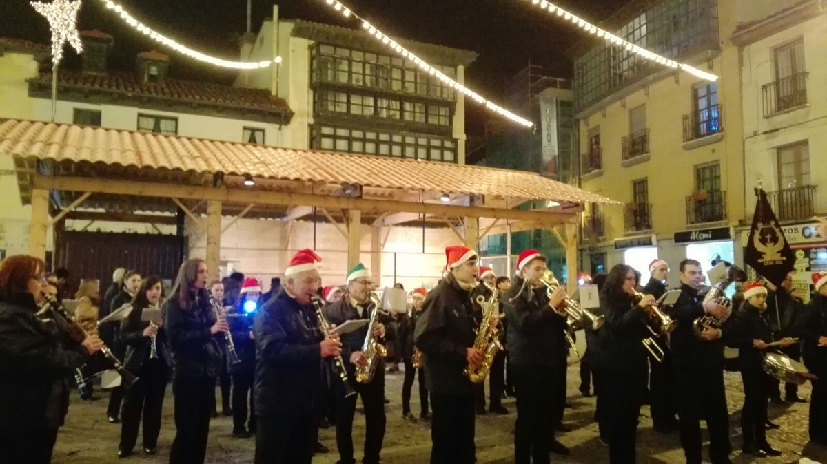 SCPerdonLeon's tweet photo. Una pequeña muestra del pasacalles del sábado pasado. https://t.co/9BW8rjr7JW