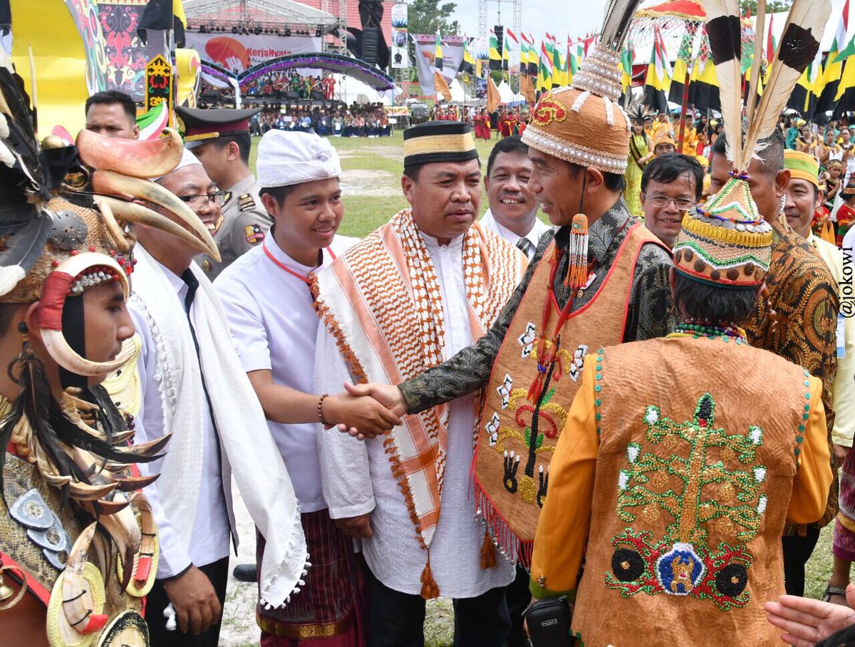 jokowi's tweet photo. Kita memperingati Hari Kesetiakawanan Sosial Nasional dengan menunjukkan karakter kita sebagai bangsa yg besar, bangsa yg majemuk -Jkw https://t.co/HmXnPcDnUT