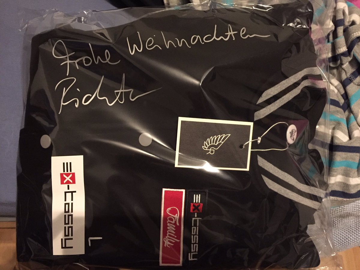 aldigatoah's tweet photo. @RICHTERRAP sie ist endlich da😍😍 Michi bester Mann .. wünsche dir auch frohe Weihnachten ❤❤ #extassyfamily https://t.co/8sjR0YJVNc