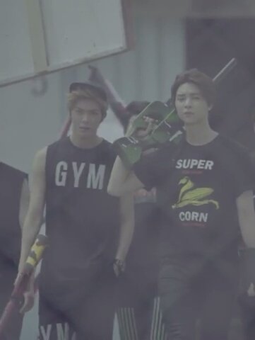 GOT7XFOOD's tweet photo. SM Entertainment presenta:
"The Never Debuted Squad"
Protagonizado por:
·Johnny
·Hansol
Y como invitado especial:
·Kun
#NCT127 #SWITCHMV https://t.co/xEPHRFSvAA