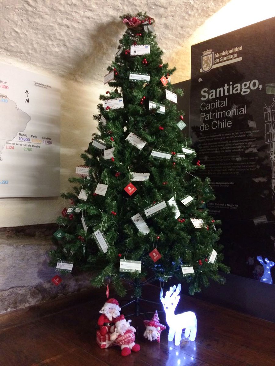 Santiago Turismo On Twitter Nuestro Arbol De Navidad En Of Plaza De Armas Con Algunos De Los Saludos Y Felicitaciones Recibidos Este 2016 Feliznavidadyanonuevo Https T Co Lmisemkkzm