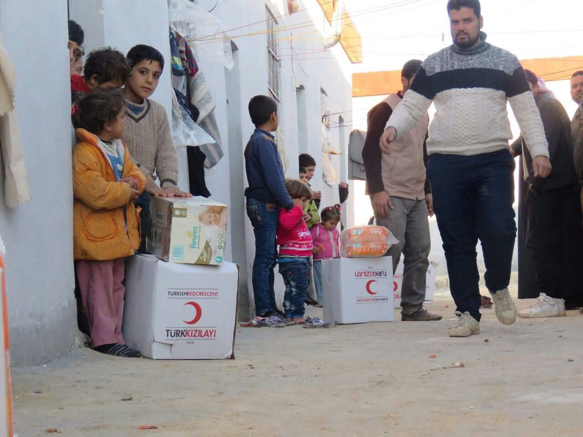 Doğu Halep'ten tahliye edilenlerin sayısı 40 bine yaklaştı. Kalanların çıkartılması için çalışmalar sürüyor. İhtiyaçlar karşılanıyor.