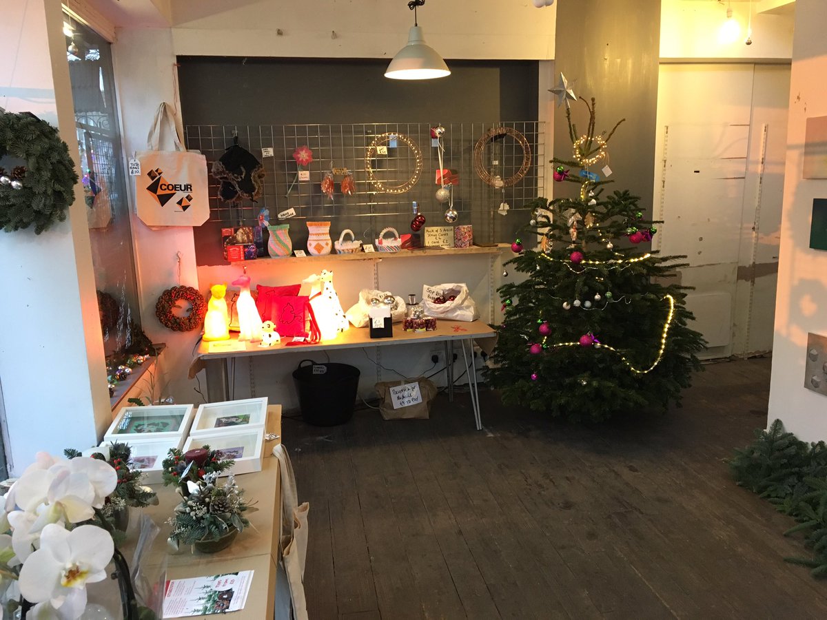 AboutTheBike's tweet photo. Sunset on #Amwell #xmas #Pop-up for last time in 2016. Thank you for your custom. See u in 2017 #Dalston #hackney @Florunikon @LondonPopups https://t.co/hlaFzCWj6c