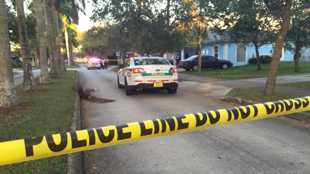 Student shot in head while walking to bus stop in SW Miami-Dade bit.ly/2hPOLZp https://t.co/oiUUcrXV6P