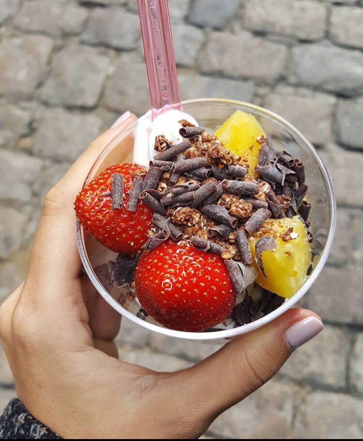 Yogurt_Factory's tweet photo. Plaisir fruité #yogurtfactory #ananas #framboise #chocolat #gourmandise #sweet #mvoyagerblog https://t.co/JUhKxrST3s