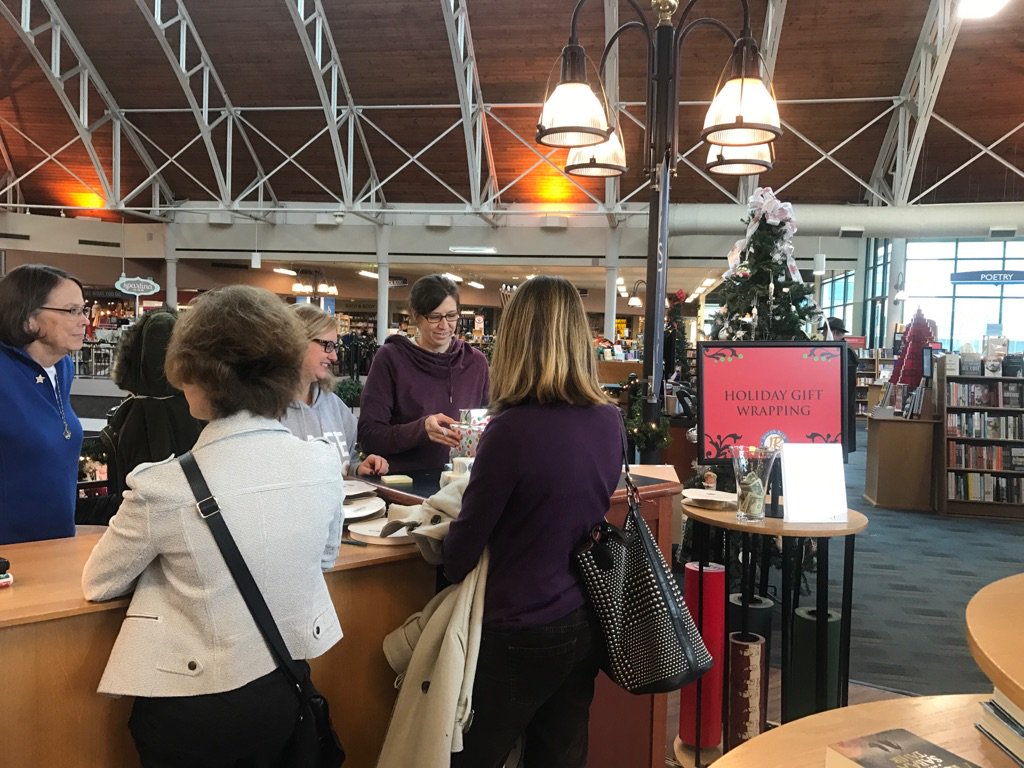 SafeKidsFayette's tweet image. The Safe Kids expert gift-wrapping team will be back at it again today @JosephBethLex 4p-close! #giftwrapping #SafeKids #prettypackages 🎁