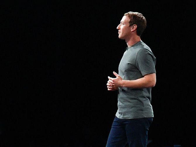 CNET's tweet photo. #Facebook, you're a media titan. So deal with it. https://t.co/dKETC69Hi5 #fakenews https://t.co/l94TwwhBWO