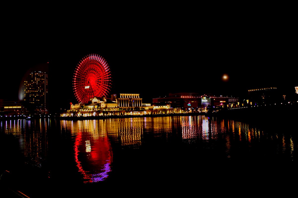 横浜の夜景
横浜の夜はキラキラしてました
#夜景#写真好きな人と繋がりたい＃レンズ越しの私の世界#横浜#写真部