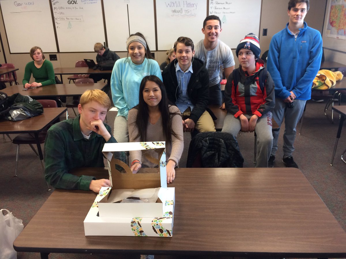 sollygray's tweet photo. Diekevers seminar wins #WOrenaissance coat drive and is enjoying some treats. #GOWO https://t.co/OA2YAvVUvU