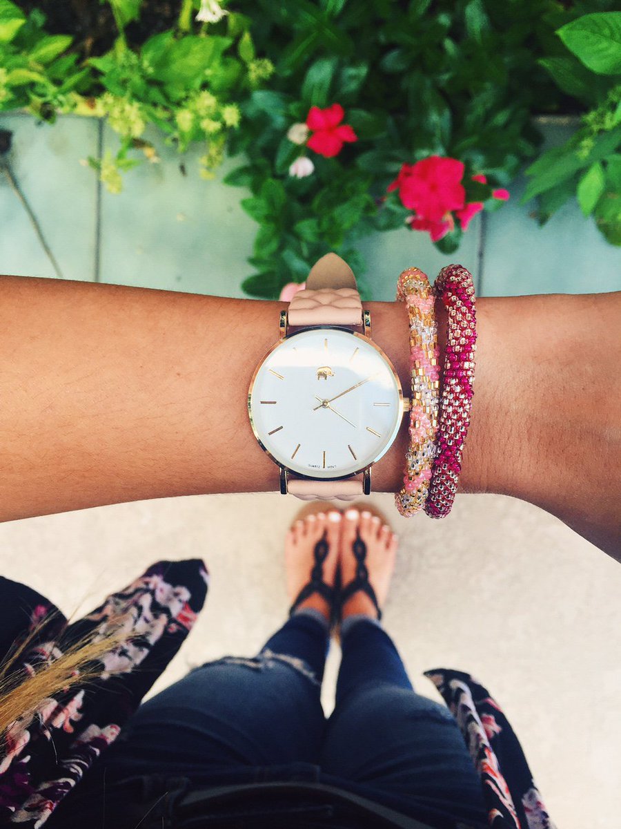 SashkaCo's tweet photo. Twitter Giveaway! We're giving away 5 handmade glass bracelets to 1 lucky winner! To enter: Follow @SashkaCo and retweet this post. https://t.co/45YoBSYZYy