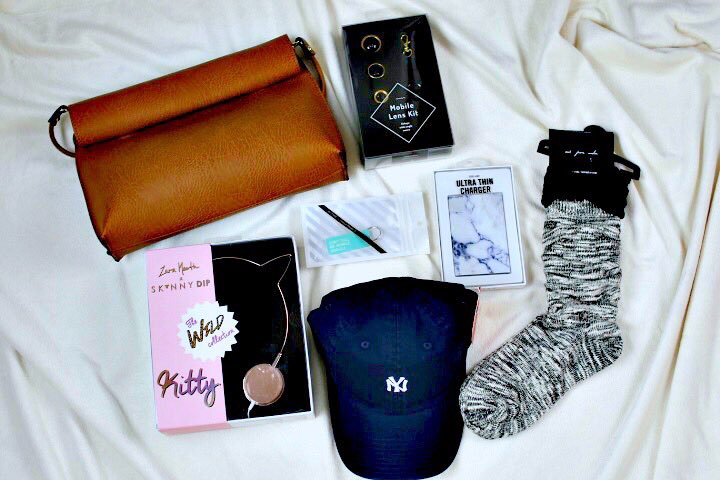 summerrr_c's tweet image. HOLIDAY GIVEAWAY TIME! Send me your best meme and RT this tweet youtube.com/watch?v=QQ_n0_… 3 winners &amp;amp; ends 1/05/17!