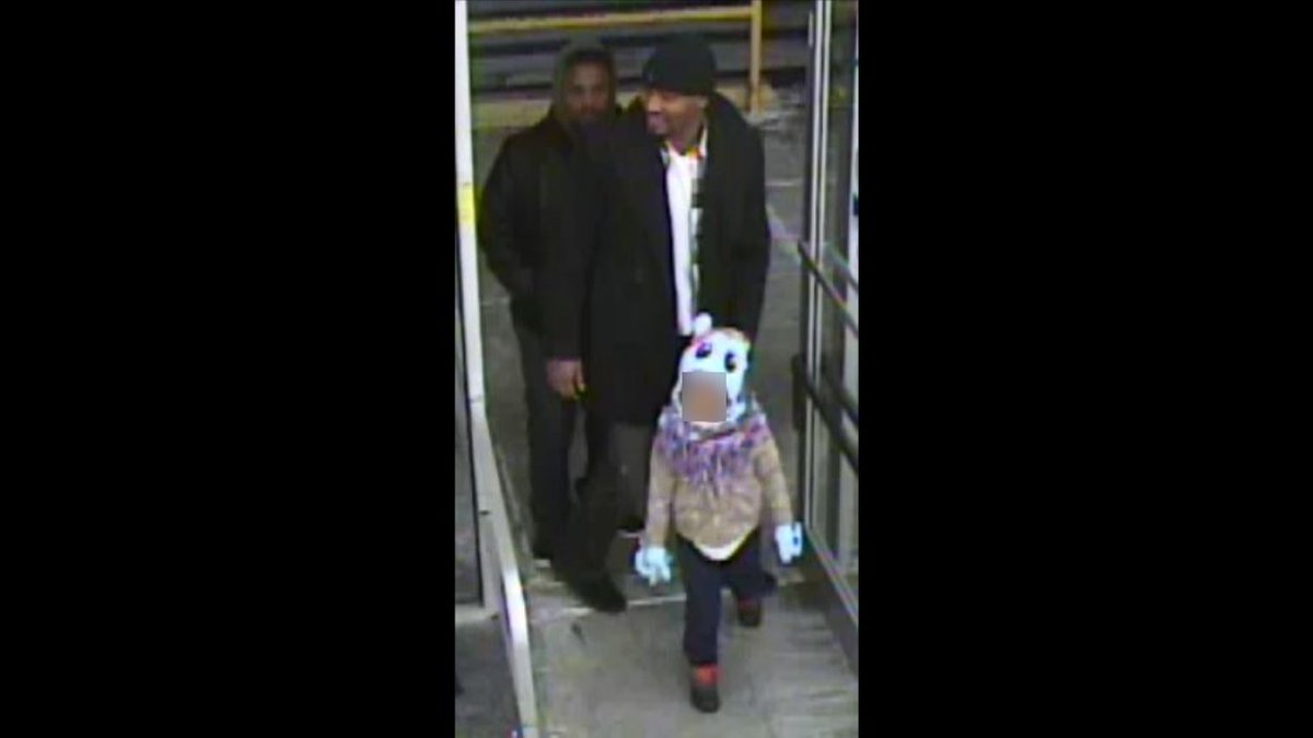 SLMPD's tweet image. Do you know who this is? Call @STLRC @ 866 -371-TIPS anonymously &amp;amp; you could be eligible for a reward. ow.ly/FdC2307jf7L