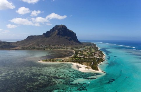 MediasetTgcom24's tweet photo. #IlMondoèPiatto: l'isola di #Mauritius, la terra incantata del tè
>> https://t.co/mNuxVmpZFG<< https://t.co/A5TK7HhTx0